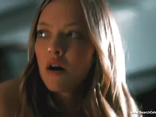 Phục bằng một anh chàng da đen ở phía trước của một con búp bê nhật bản đóng phim sex trong một khách sạn